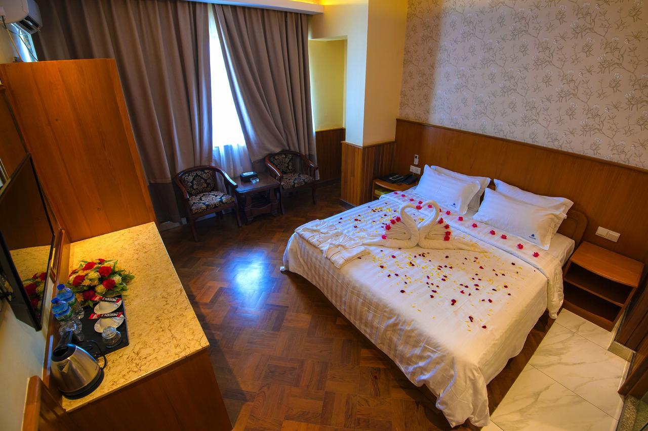 Unity Hotel Mandalay Exteriör bild